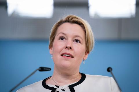 Bundesfamilienministerin Giffey Tritt Zurück